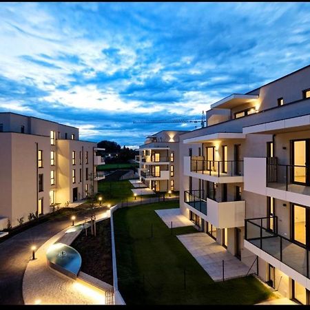 Nikolas Linz Exterior foto
